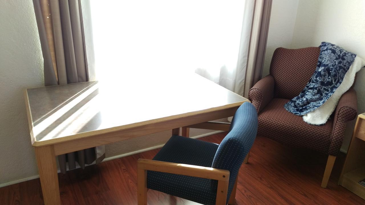 Rocket Inn 트루스오어콘시퀀시스 외부 사진