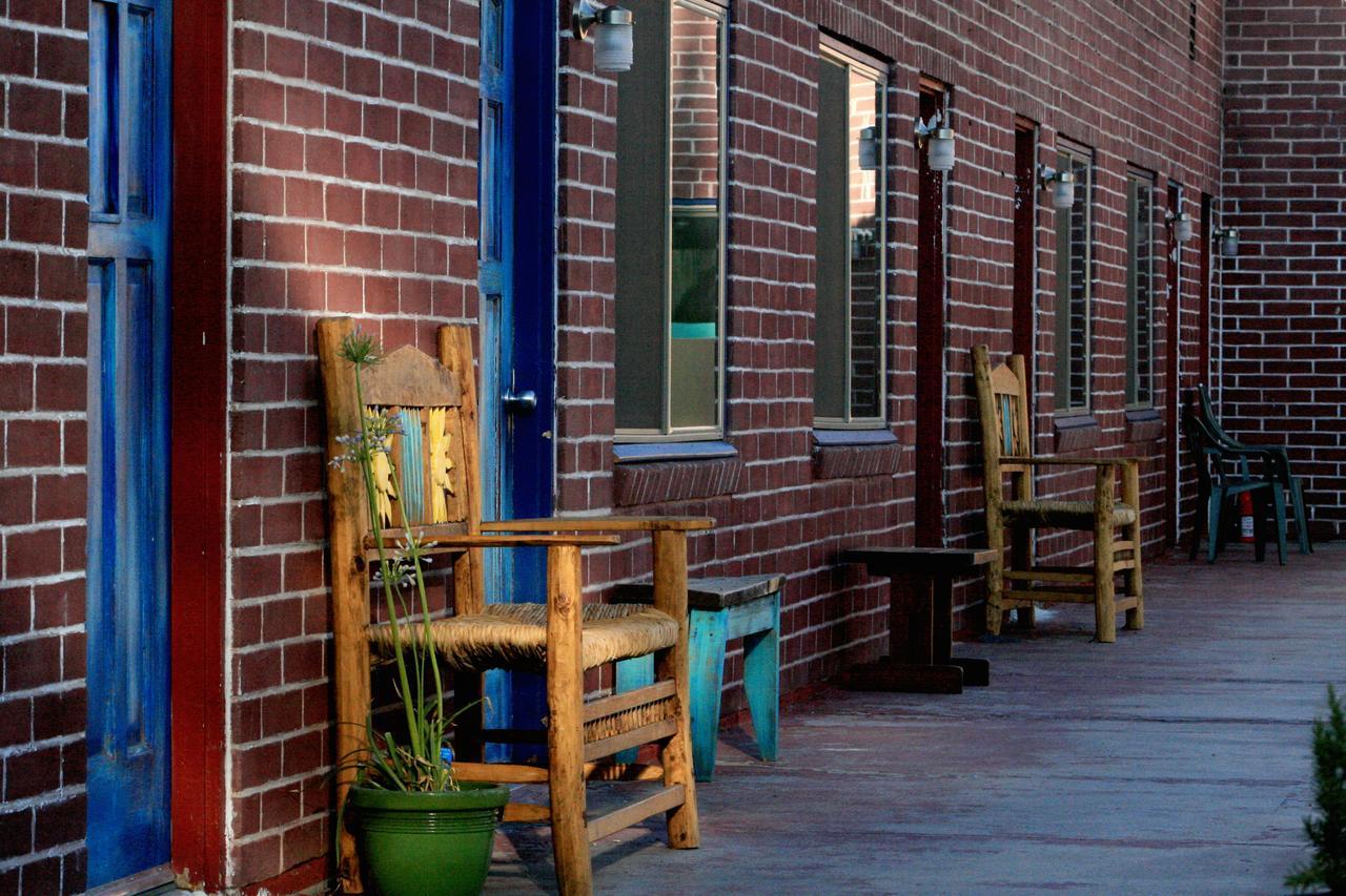 Rocket Inn 트루스오어콘시퀀시스 외부 사진
