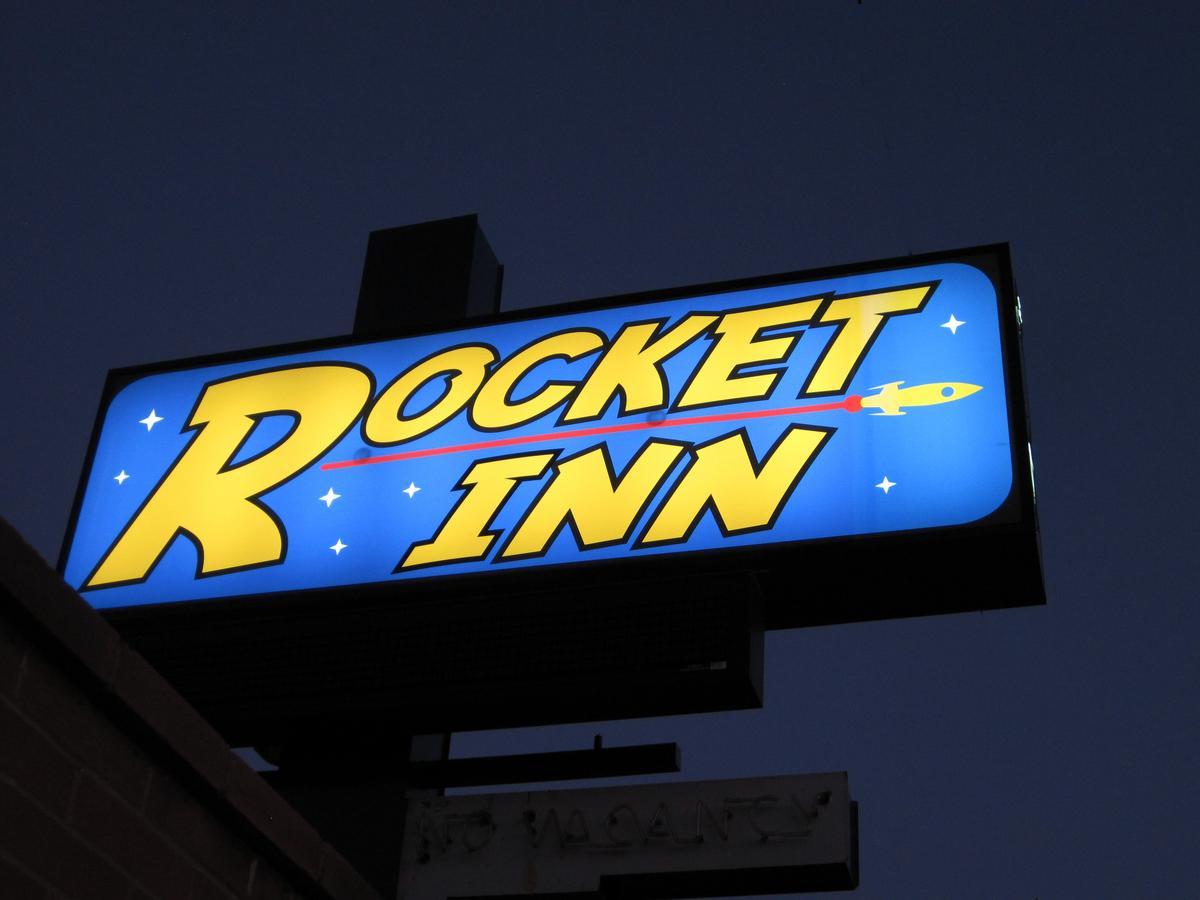 Rocket Inn 트루스오어콘시퀀시스 외부 사진
